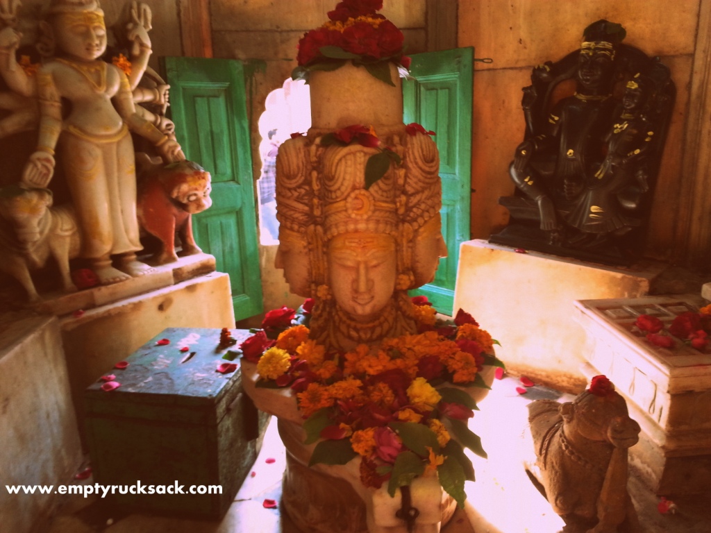 Brahma Statue Pushkar Temple, Only Place in India where Brahma ji is worshipped
